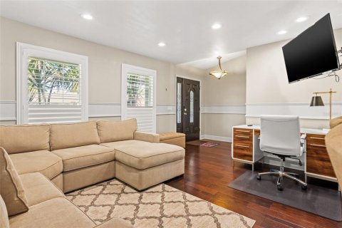 House in Tampa, Florida 3 bedrooms, 158.49 sq.m. № 2208229 - photo 5
