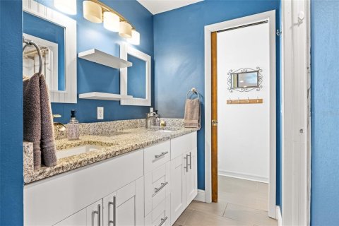 House in Tampa, Florida 3 bedrooms, 158.49 sq.m. № 2208229 - photo 9