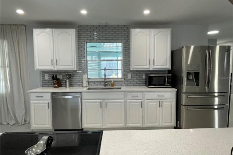 House in Merrit Island, Florida 3 bedrooms, 148.27 sq.m. № 2109219 - photo 3