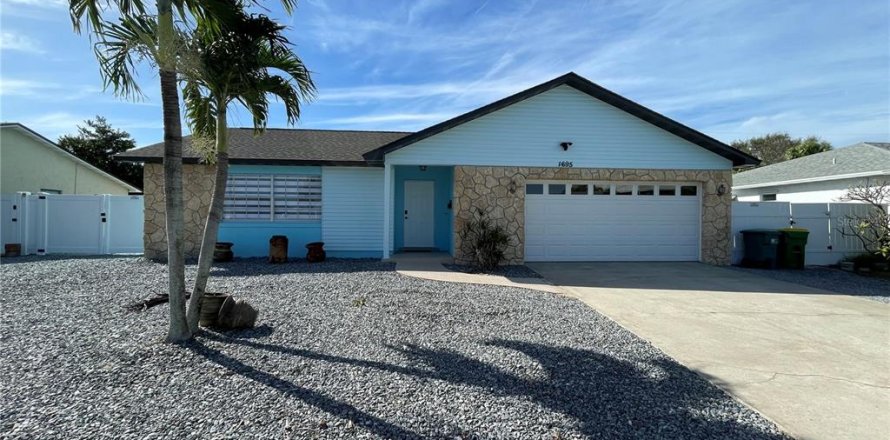 House in Merrit Island, Florida 3 bedrooms, 148.27 sq.m. № 2109219