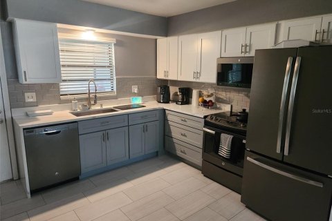 House in Merrit Island, Florida 3 bedrooms, 148.27 sq.m. № 2109219 - photo 5
