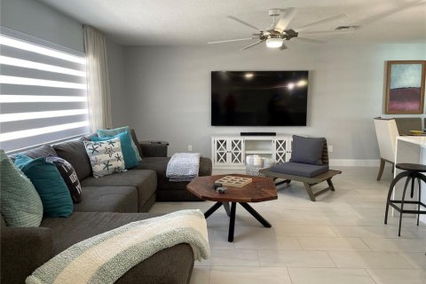 House in Merrit Island, Florida 3 bedrooms, 148.27 sq.m. № 2109219 - photo 16