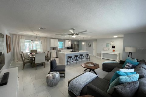 House in Merrit Island, Florida 3 bedrooms, 148.27 sq.m. № 2109219 - photo 11