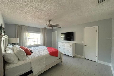 House in Merrit Island, Florida 3 bedrooms, 148.27 sq.m. № 2109219 - photo 22