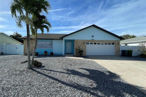 House in Merrit Island, Florida 3 bedrooms, 148.27 sq.m. № 2109219 - photo 2