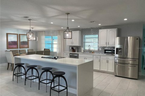 House in Merrit Island, Florida 3 bedrooms, 148.27 sq.m. № 2109219 - photo 7