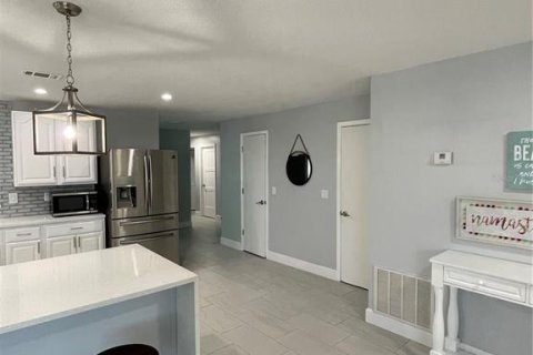 House in Merrit Island, Florida 3 bedrooms, 148.27 sq.m. № 2109219 - photo 9