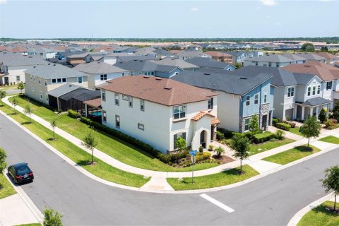 Casa en venta en Kissimmee, Florida, 7 dormitorios, 328.22 m2 № 2122905 - foto 4
