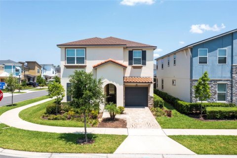 Casa en venta en Kissimmee, Florida, 7 dormitorios, 328.22 m2 № 2122905 - foto 2