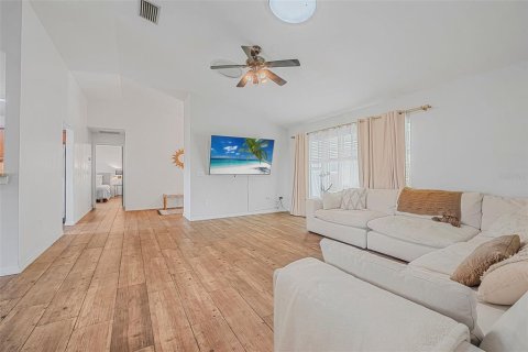 House in Edgewater, Florida 3 bedrooms, 161.19 sq.m. № 1812448 - photo 9