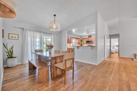 House in Edgewater, Florida 3 bedrooms, 161.19 sq.m. № 1812448 - photo 12