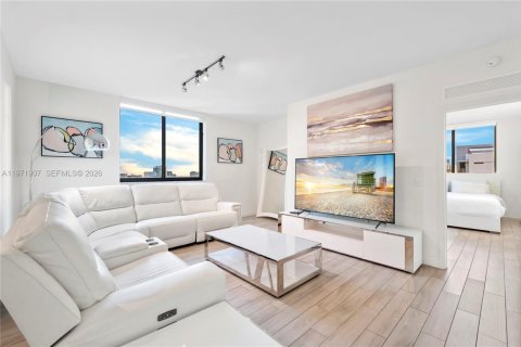 Condo in Miami, Florida, 2 bedrooms  № 2038347 - photo 6