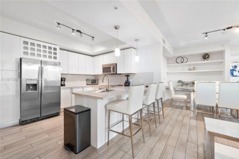 Condo in Miami, Florida, 2 bedrooms  № 2038347