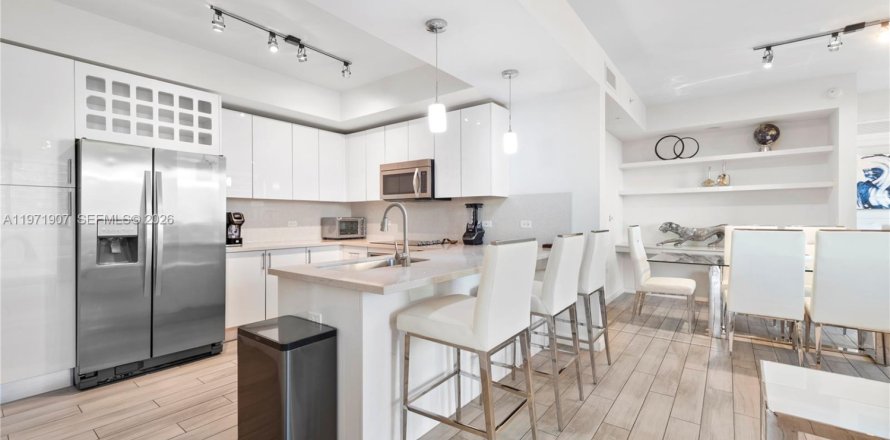 Condo in Miami, Florida, 2 bedrooms  № 2038347