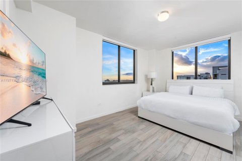 Condo in Miami, Florida, 2 bedrooms  № 2038347 - photo 18