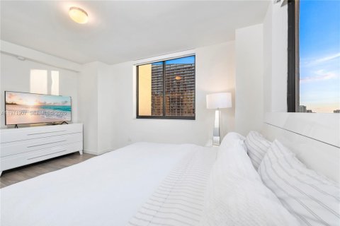 Condo in Miami, Florida, 2 bedrooms  № 2038347 - photo 19