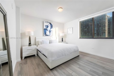 Condo in Miami, Florida, 2 bedrooms  № 2038347 - photo 11