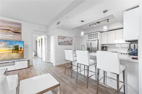 Condo in Miami, Florida, 2 bedrooms  № 2038347 - photo 2