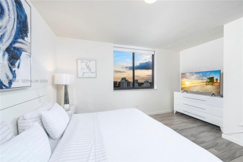 Condo in Miami, Florida, 2 bedrooms  № 2038347 - photo 12