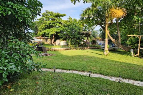 Terreno en venta en Fort Lauderdale, Florida № 1868652 - foto 8