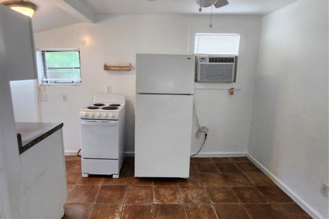 House in Tampa, Florida 1 bedroom, 35.3 sq.m. № 2379762 - photo 4