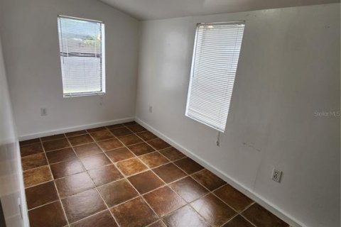 House in Tampa, Florida 1 bedroom, 35.3 sq.m. № 2379762 - photo 8