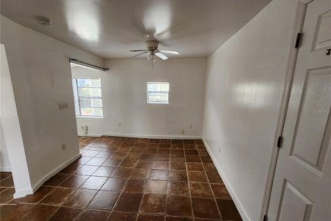 House in Tampa, Florida 1 bedroom, 35.3 sq.m. № 2379762 - photo 5