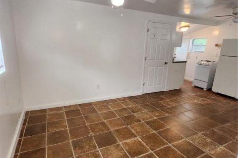 House in Tampa, Florida 1 bedroom, 35.3 sq.m. № 2379762 - photo 10