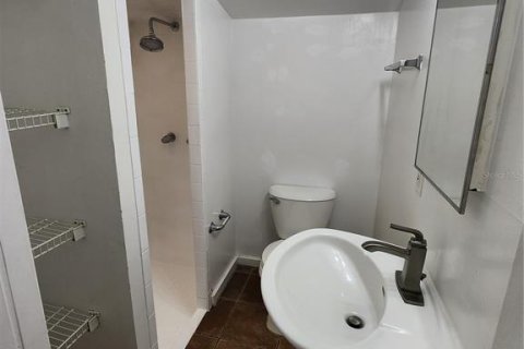 House in Tampa, Florida 1 bedroom, 35.3 sq.m. № 2379762 - photo 7