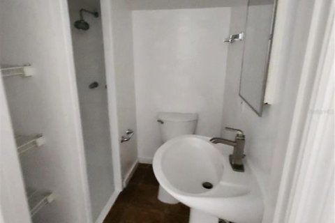 House in Tampa, Florida 1 bedroom, 35.3 sq.m. № 2379762 - photo 6