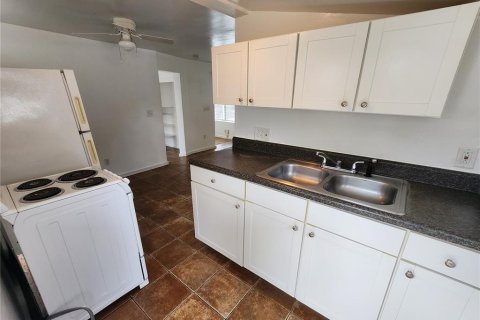 House in Tampa, Florida 1 bedroom, 35.3 sq.m. № 2379762 - photo 2