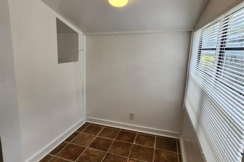 House in Tampa, Florida 1 bedroom, 35.3 sq.m. № 2379762 - photo 9