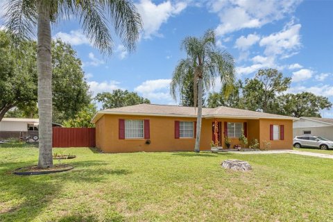 House in Eagle Lake, Florida 3 bedrooms, 160.63 sq.m. № 1822267 - photo 2