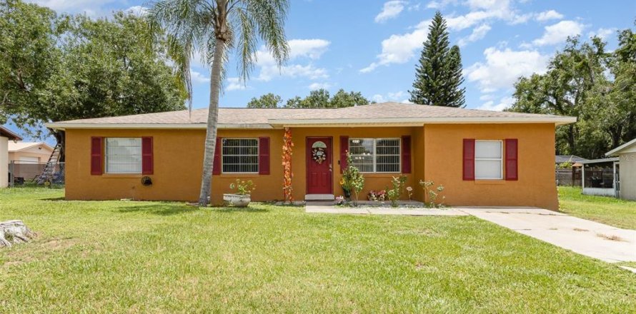 House in Eagle Lake, Florida 3 bedrooms, 160.63 sq.m. № 1822267