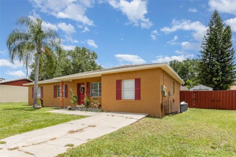 House in Eagle Lake, Florida 3 bedrooms, 160.63 sq.m. № 1822267 - photo 3
