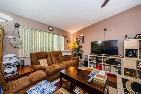 House in Largo, Florida 3 bedrooms, 120.77 sq.m. № 1798384 - photo 16