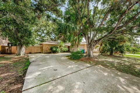 House in Largo, Florida 3 bedrooms, 120.77 sq.m. № 1798384 - photo 1