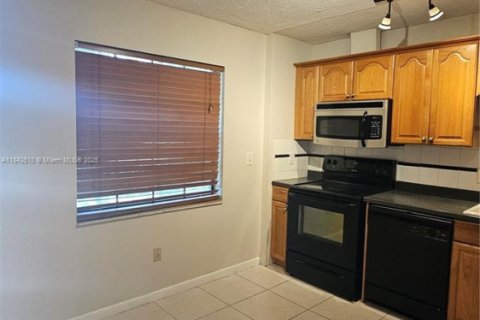 House in Davie, Florida 3 bedrooms, 137.5 sq.m. № 1834176 - photo 3