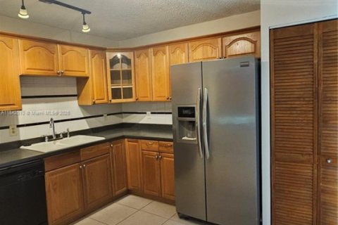 House in Davie, Florida 3 bedrooms, 137.5 sq.m. № 1834176 - photo 2