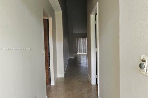 House in Davie, Florida 3 bedrooms, 137.5 sq.m. № 1834176 - photo 8