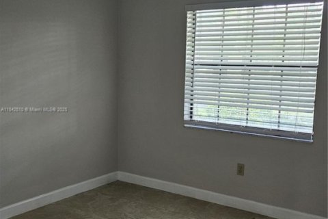 House in Davie, Florida 3 bedrooms, 137.5 sq.m. № 1834176 - photo 10