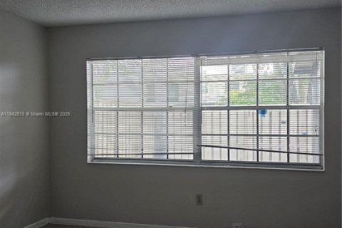 House in Davie, Florida 3 bedrooms, 137.5 sq.m. № 1834176 - photo 14