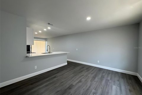 Appartement à louer à DeLand, Floride: 2 chambres, 104.98 m2 № 2316390 - photo 2