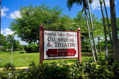 Condominio en Sunrise, Florida, 2 dormitorios  № 2153949