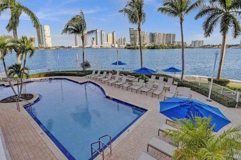Condo in Aventura, Florida, 1 bedroom  № 2082678 - photo 21