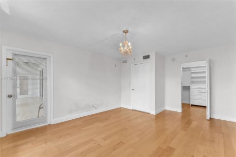 Condo in Dania Beach, Florida, 2 bedrooms  № 1623719 - photo 24