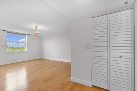Condo in Dania Beach, Florida, 2 bedrooms  № 1623719 - photo 16
