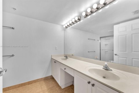 Condo in Dania Beach, Florida, 2 bedrooms  № 1623719 - photo 19