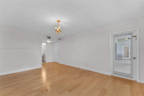 Condo in Dania Beach, Florida, 2 bedrooms  № 1623719 - photo 22