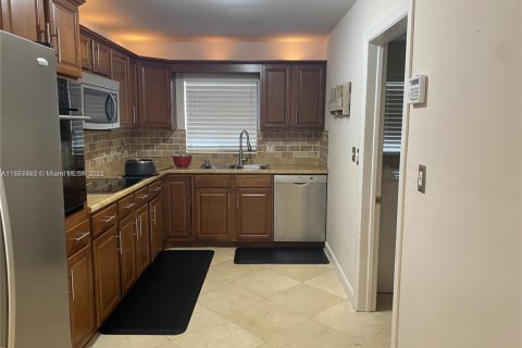Casa en alquiler en Oakland Park, Florida, 3 dormitorios, 202.9 m2 № 1882444 - foto 15